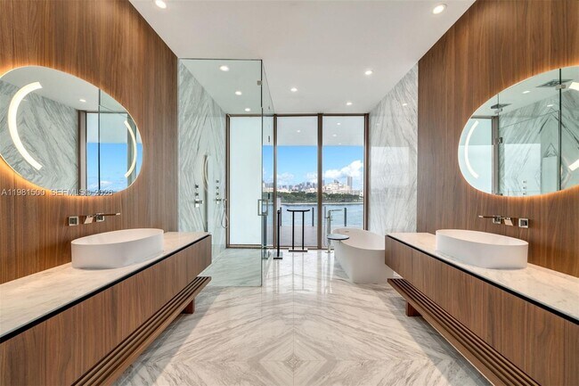 Building Photo - 5 Grove Isle Dr