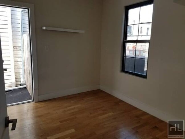 Building Photo - KINGSLAND AVENUE