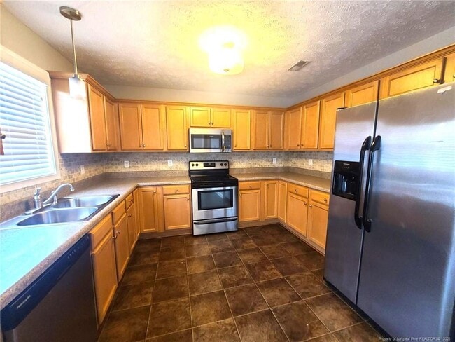 Building Photo - 2252 Cliff Swallow Drive