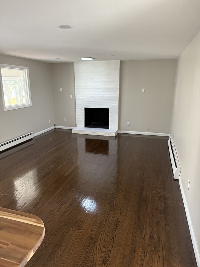 Building Photo - Elizabeth