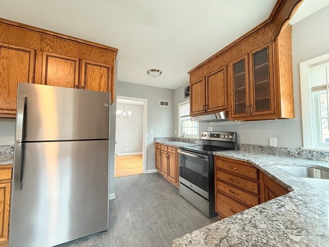 Building Photo - 1009 N 76th St