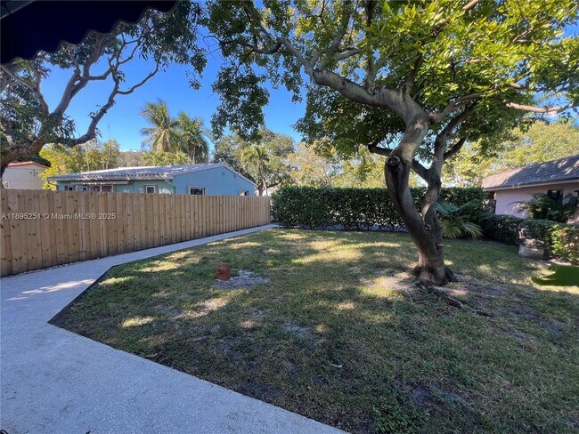 Building Photo - 1534 Monroe St