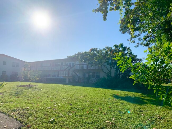 Building Photo - 39 Sussex B