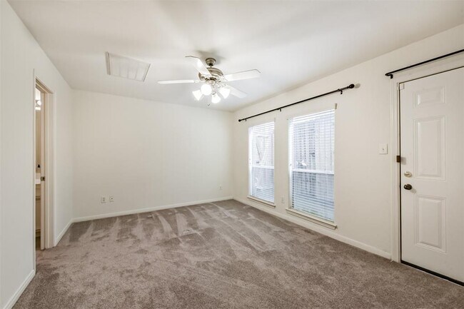 Building Photo - 2322 Chenevert St