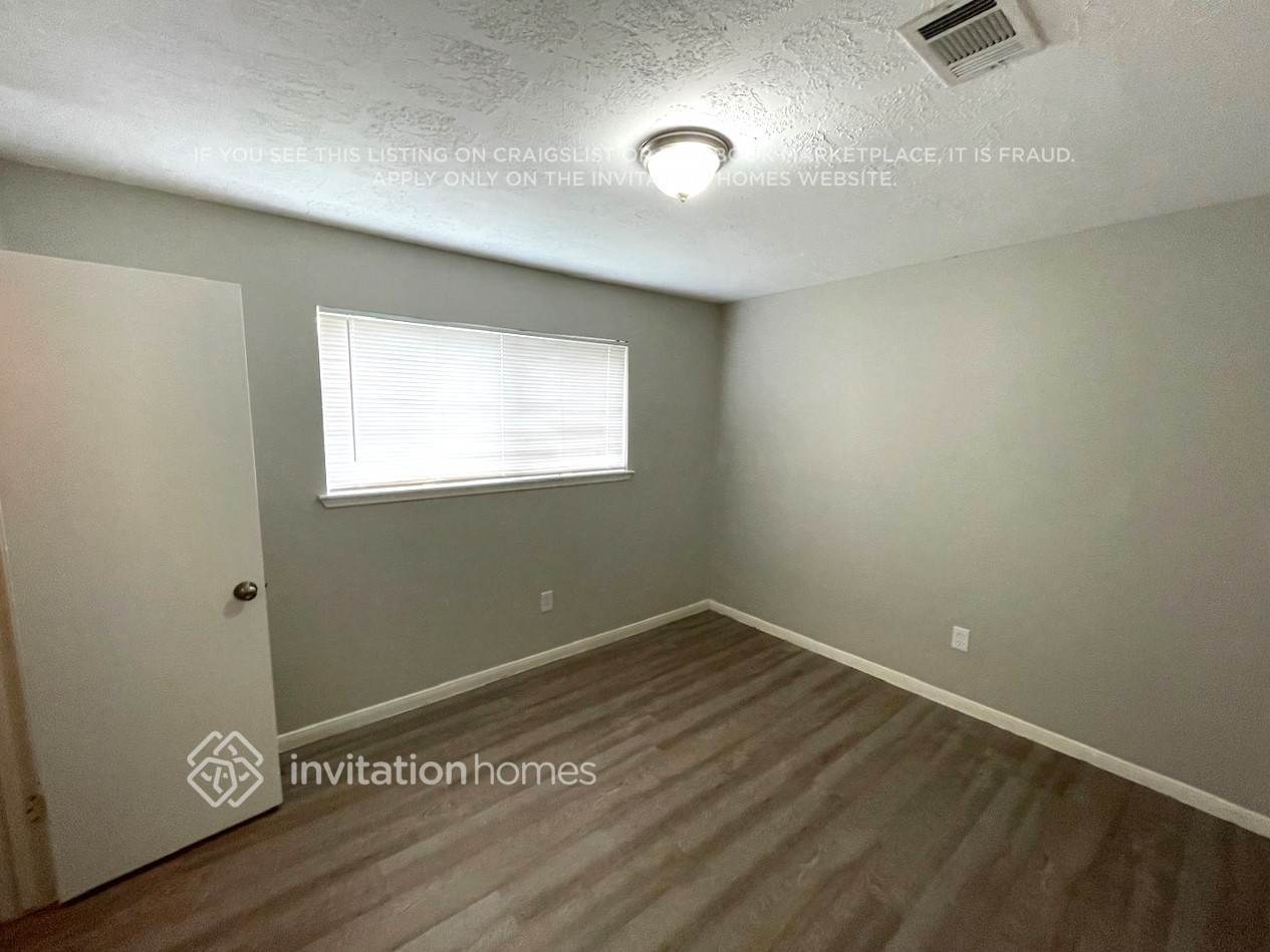 Building Photo - 16519 Cairngorm Dr