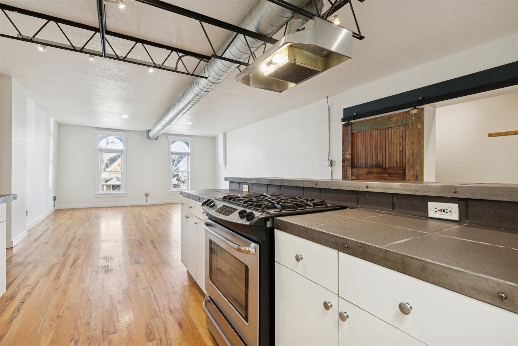 Building Photo - 117 Elati St Unit #2