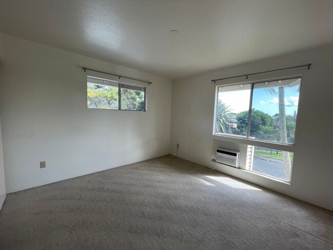 Building Photo - Parkglen at Waikele upstairs corner/end unit
