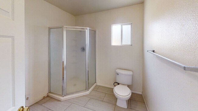 Building Photo - 6BD/4BA, Near Ralph's!! (Lease out, pendin...