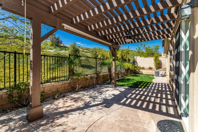 Building Photo - 28629 Farrier Dr