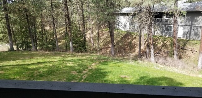 Building Photo - 2122-2124 W Regina Ave