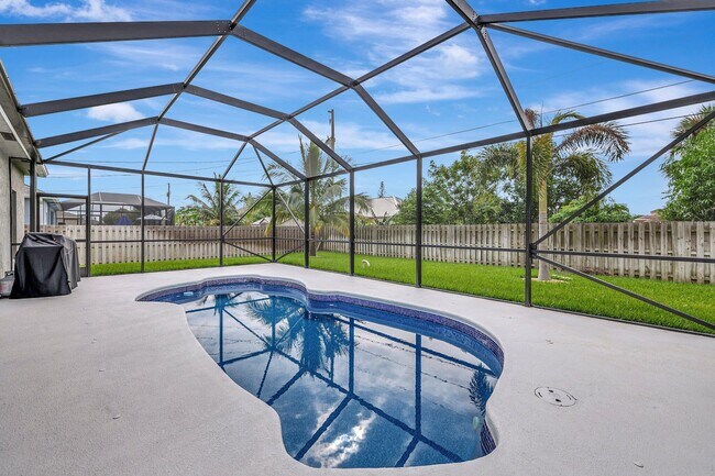 Building Photo - 348 SW Millard Dr