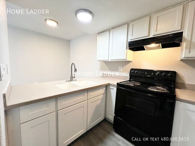 Building Photo - 4959 S Park Ave