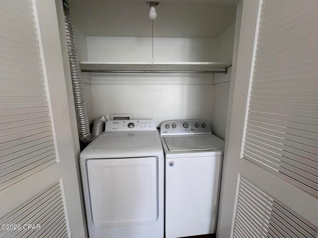 Building Photo - 2100 W Beach Dr