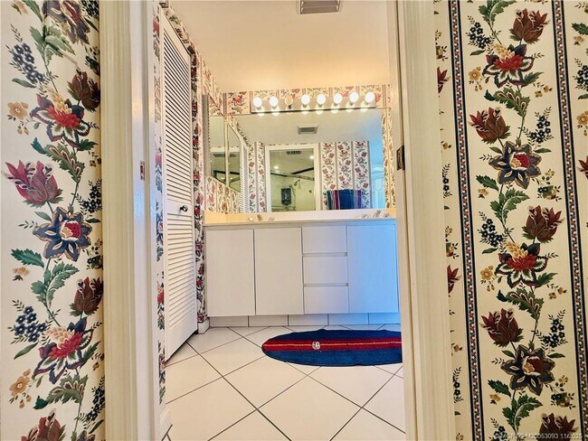 Building Photo - 9500 S Ocean Dr