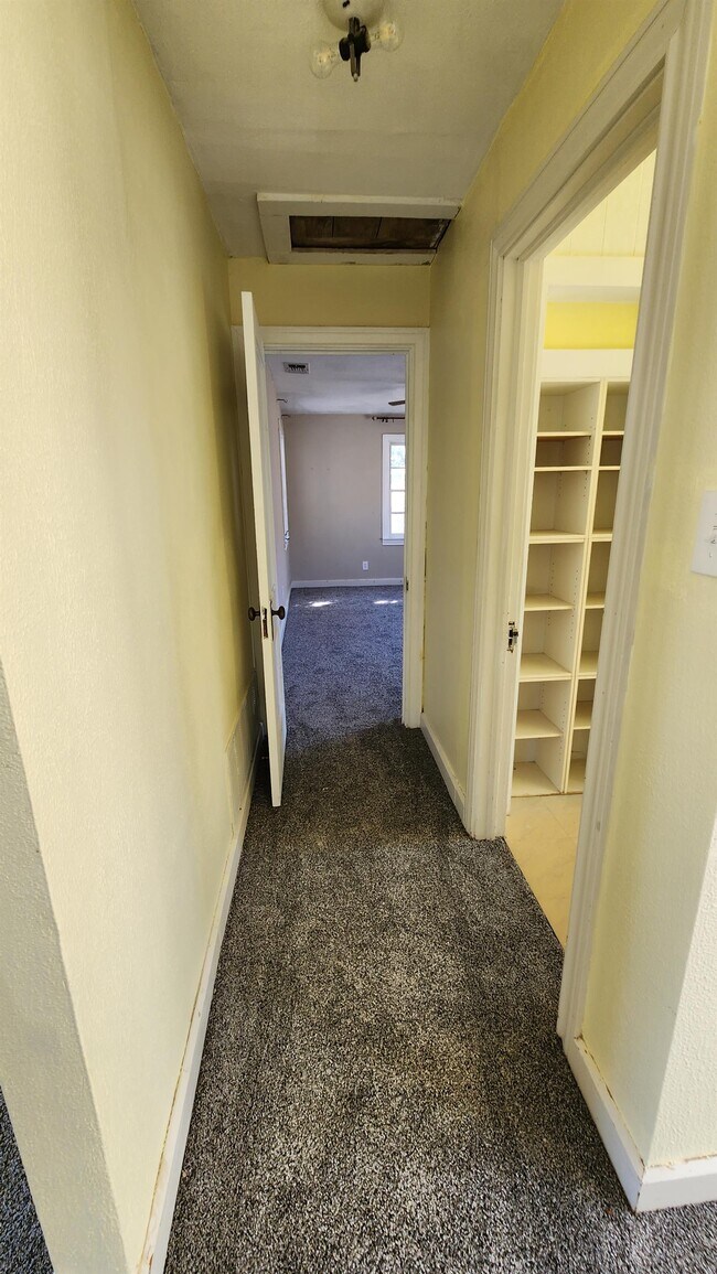 Building Photo - 800 S Elgin Ave