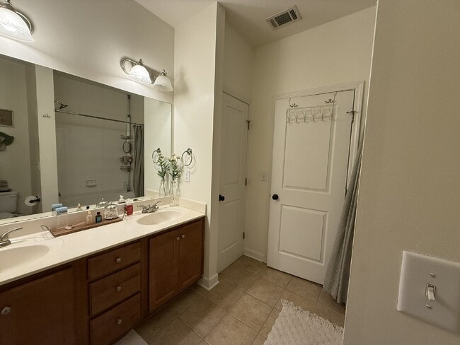 Building Photo - FANTASTIC LOCATION!! 2BR/2.5BA Townhouse in Historic Waverly area!