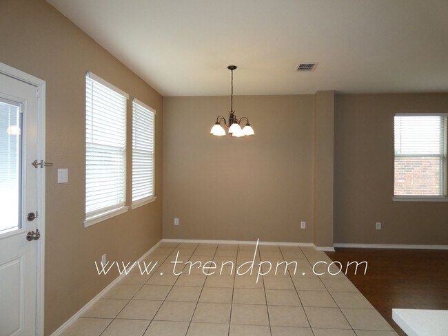 Building Photo - 9020 Belvedere Dr
