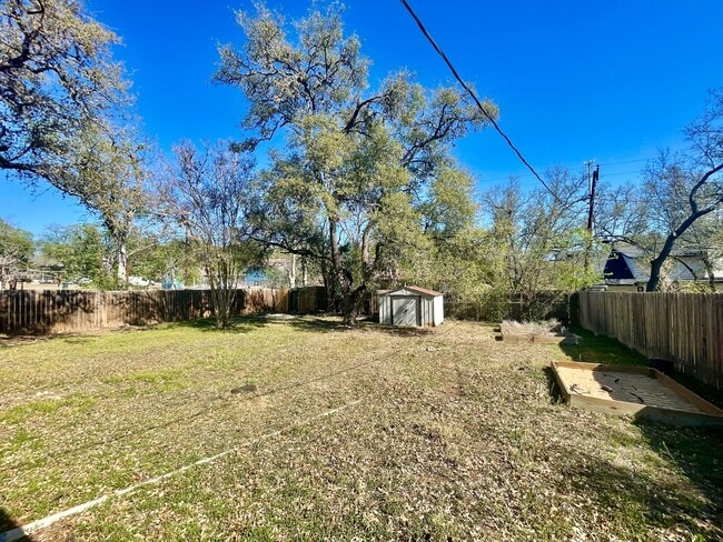 Building Photo - 4 Bedrooms in Oak Heights