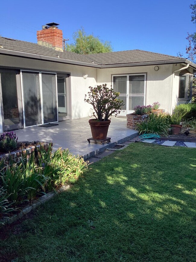 Building Photo - Beautifully Maintained Santa Barbara Home