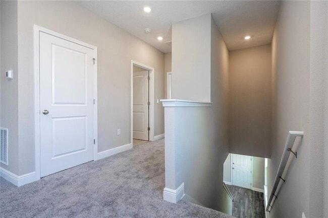 Building Photo - 16350 Hamlin Vw St