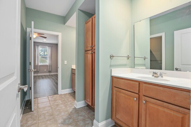 Building Photo - 1201 Dingle Rd