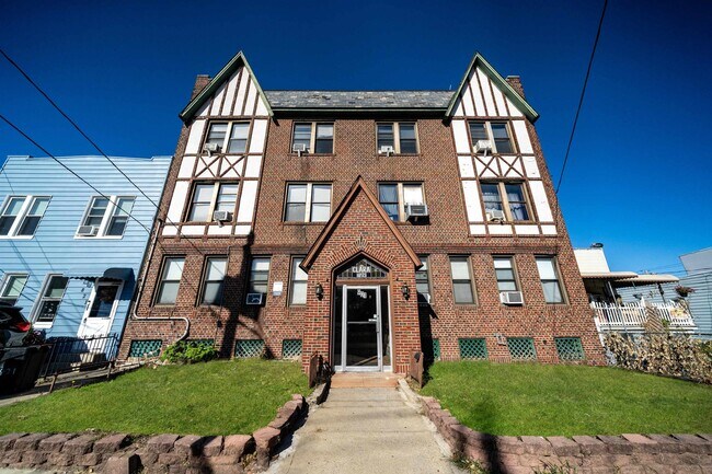 Building Photo - 901 Grand Ave
