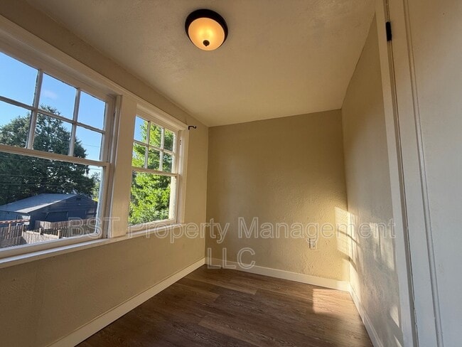 Building Photo - 1435 18th St NE