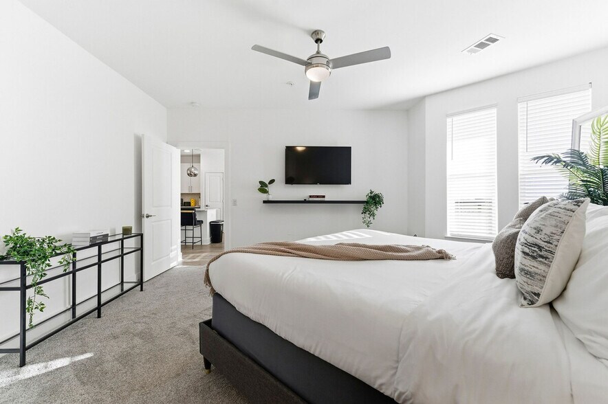 Building Photo - 220 Bill Kennedy Wy SE