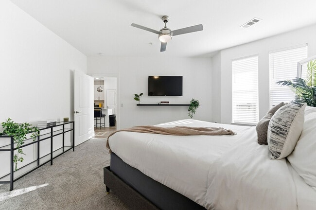 Building Photo - 220 Bill Kennedy Wy SE