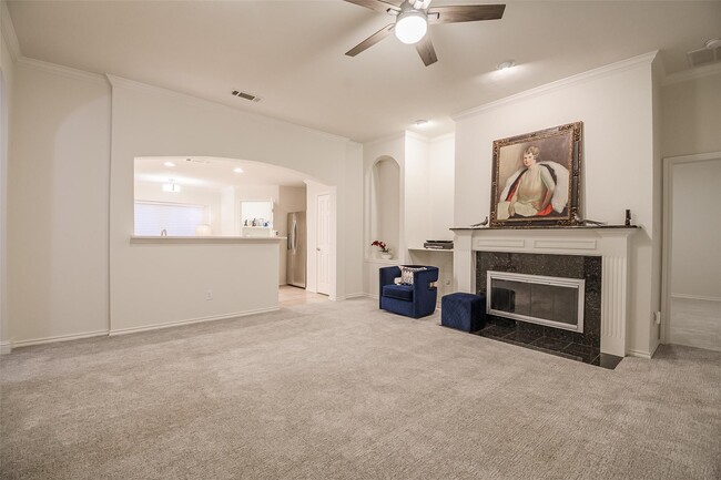 Building Photo - 4828 Holly Berry Dr