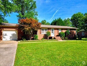 Building Photo - 3 Bedroom Brick Home
