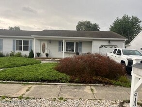 Building Photo - 413 Earl Dr