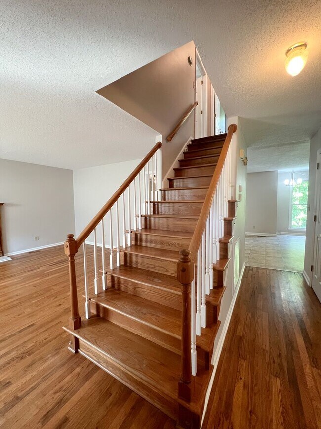 Building Photo - Gorgeous Single-Family Home! Large Deck, B...