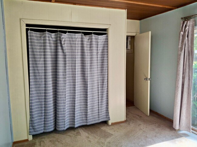 Building Photo - 1588 Quail Ln