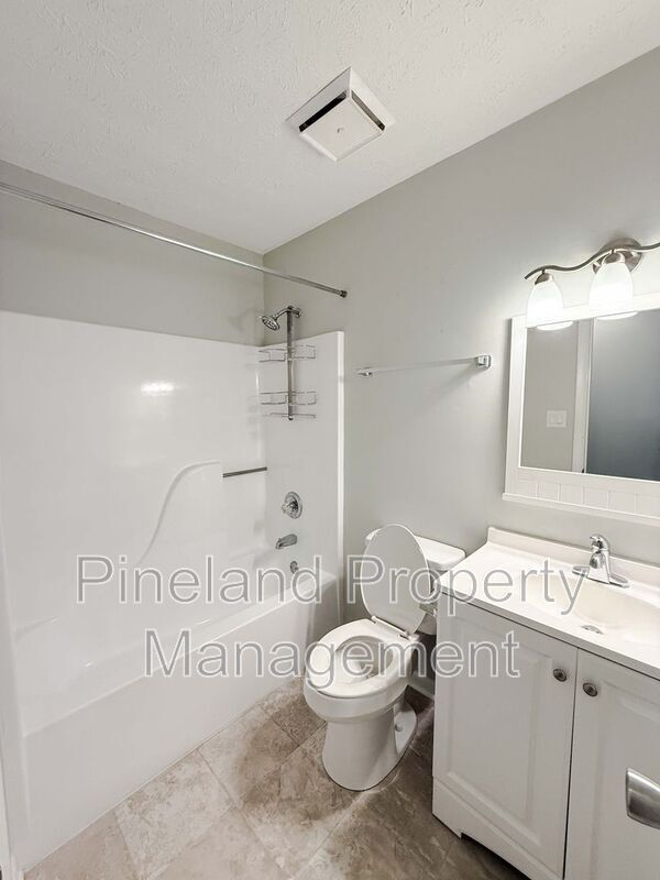 Building Photo - 1690 Clairborne Dr