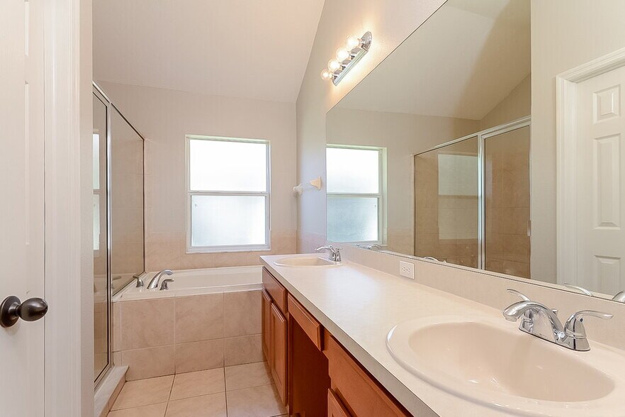 Building Photo - 35107 Meadow Reach Dr