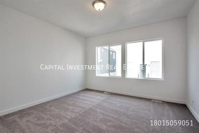 Building Photo - 4692 Camellia Ln