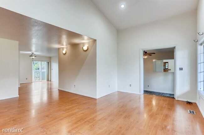 Building Photo - 1305 37th St SE