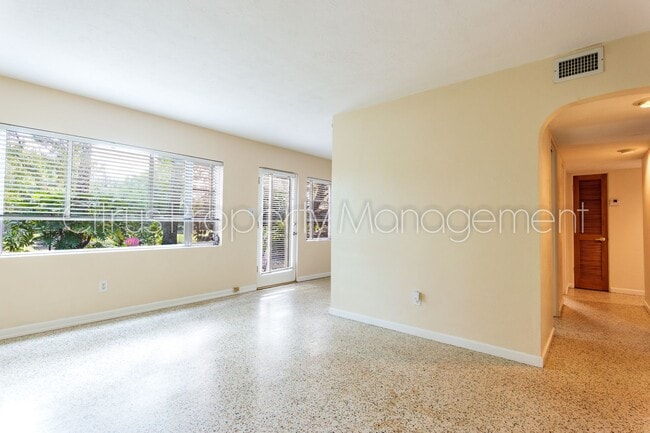 Building Photo - Charming Apartment in Thornton Park