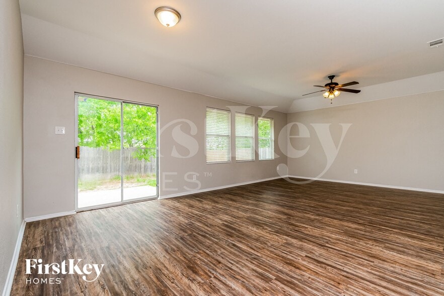Building Photo - 3908 Windy Point Dr