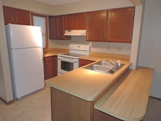 Building Photo - $1,050 | 2 Bedroom, 1 Bathroom Condo | Sub...
