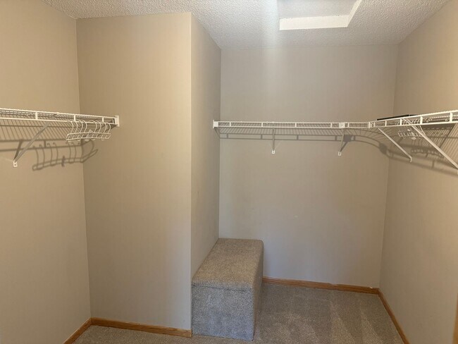 Building Photo - Beautiful Townhome with Private Patio, Gas...