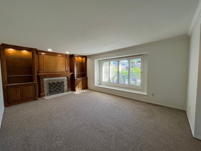 Building Photo - MOUNTAIN VIEWS!! Newbury Park 4+2.5 on cul-de-sac lot!