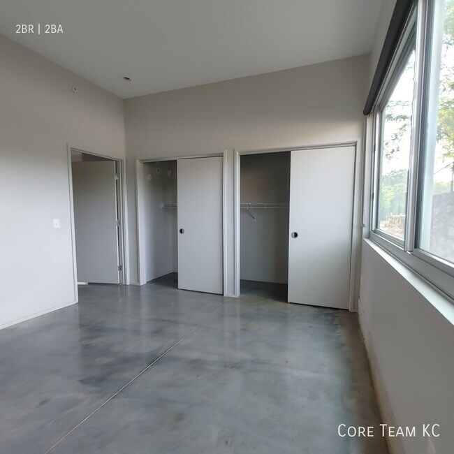 Building Photo - LARGE two bedroom