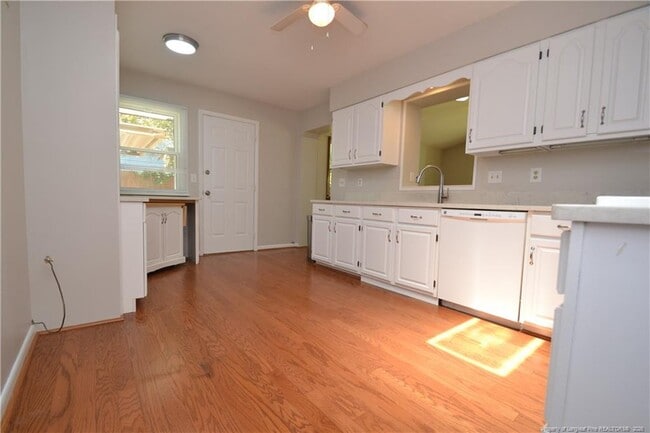 Building Photo - 806 Kingswood Dr