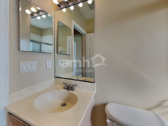 Building Photo - 6117 NW Gause Ave