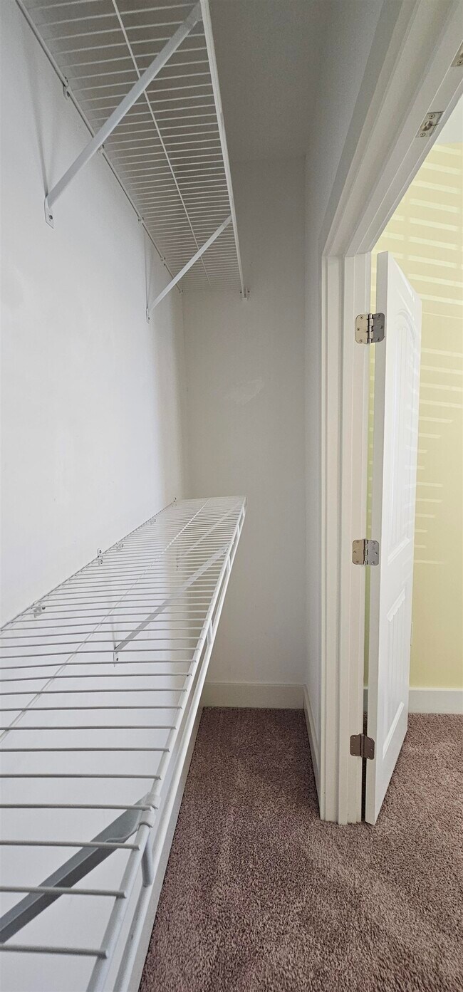 Building Photo - 440 Shaftesbury Ln