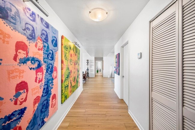 Building Photo - 1000 Venetian Way