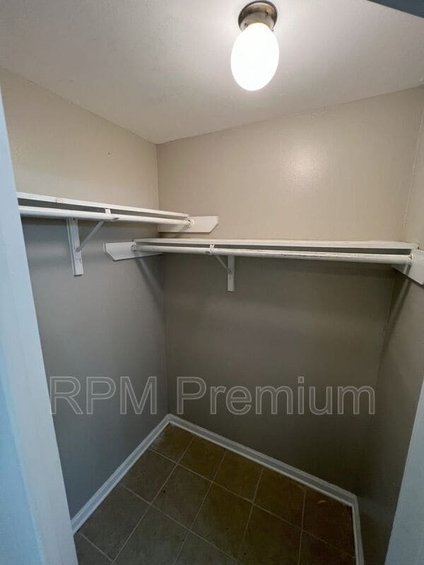 Building Photo - 522 Fawn Lake Dr
