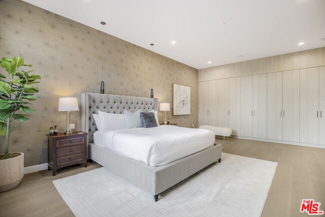 Building Photo - 10563 Ashton Ave